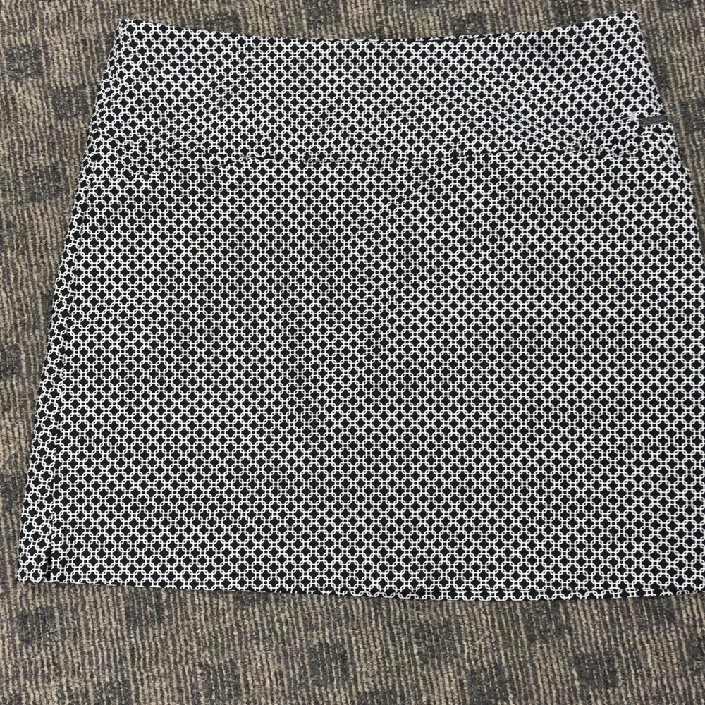 S.C. & Co.  Black and White Patterned Skirt with built in‎ shorts XL